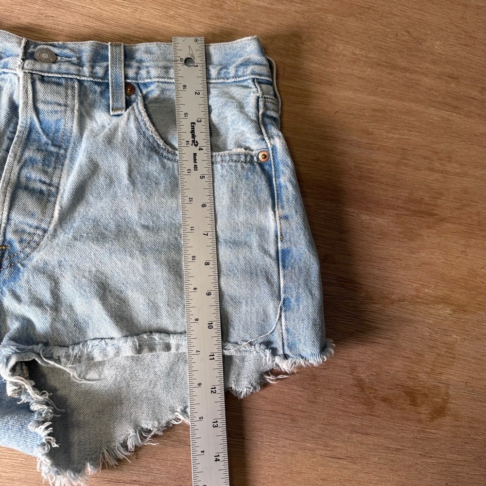 Levis 501 Womens High Rise Button Fly Light Wash Denim Cut Off Shorts Size 29 - Picture 5 of 13